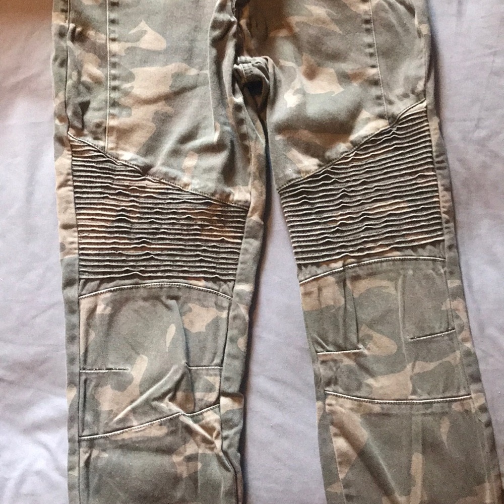 Altar’d State camo jeans - Picture 2 of 3